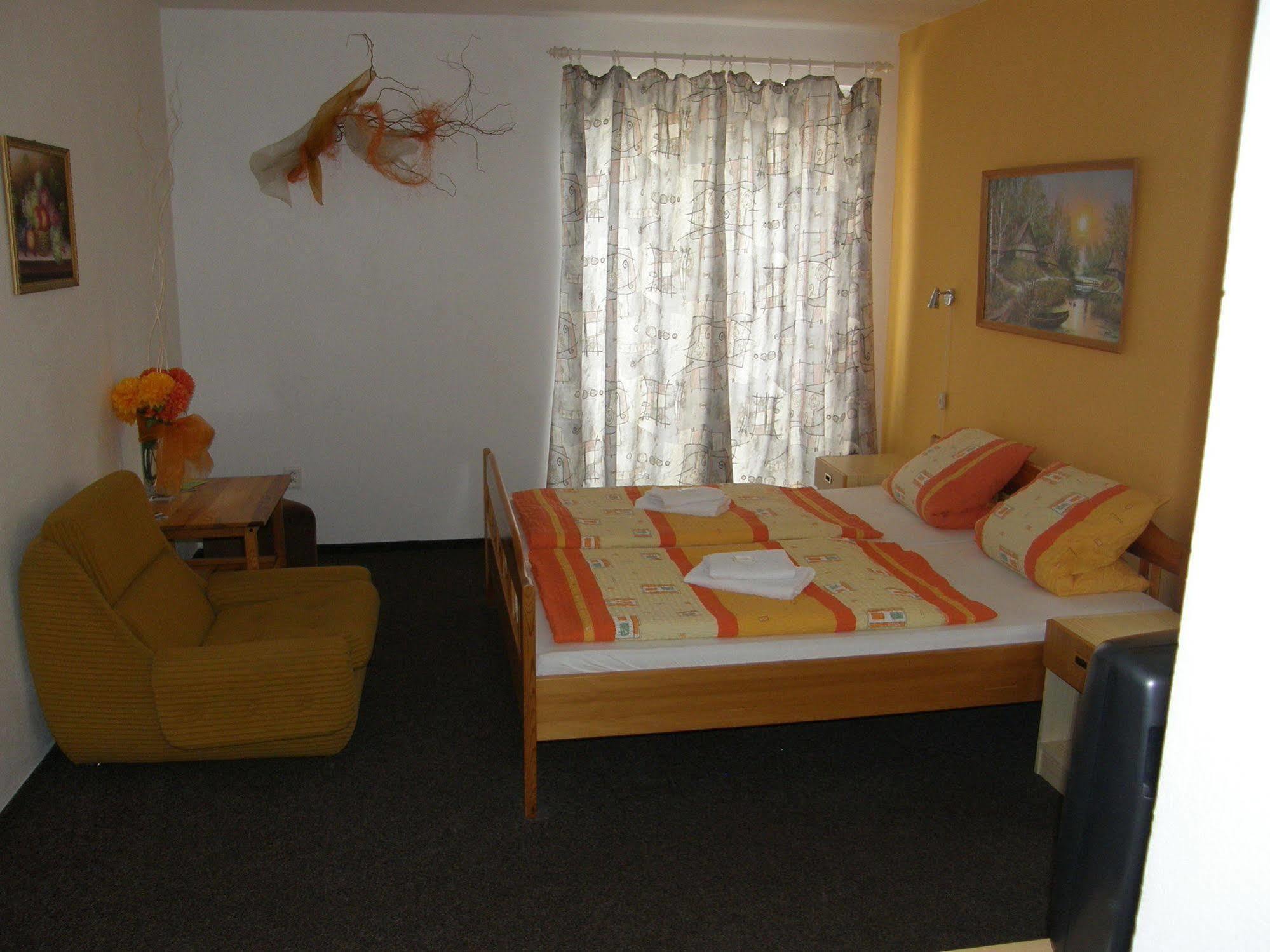 Hotel Filip Ceske Budejovice Luaran gambar